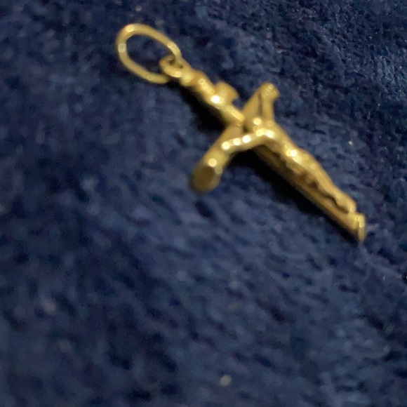 Tapered Crucifix Pendant in 14k Yellow Gold - Classic - Picture 2 of 3